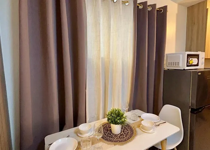 Chic Escape By The Bay * Manila